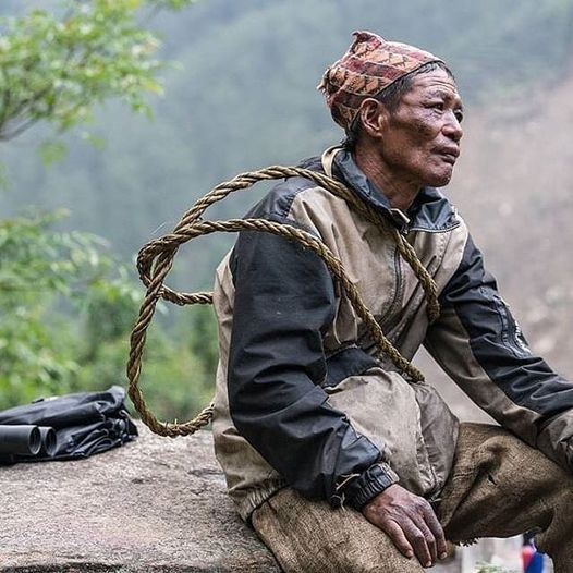 Hunting For Himalayan Honey Ties Native Nepalis Back to Their Ancestors